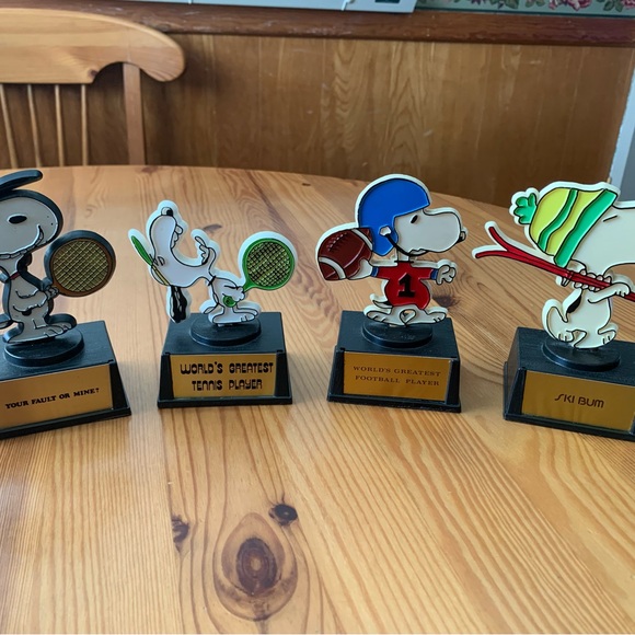 ALL 8 INCLUDED Vintage Peanuts Aviva Trophies 50’s to early 70’s - Picture 3 of 13